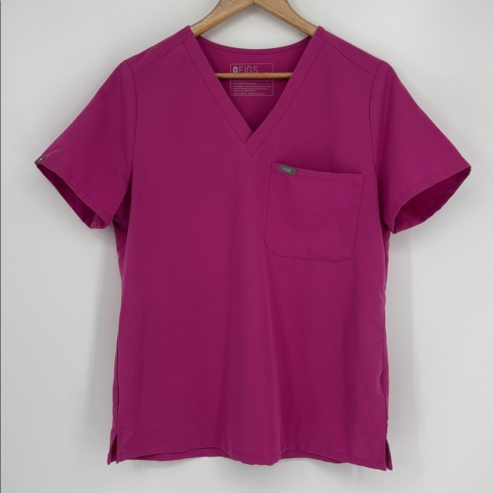 FIGS Catarina One Pocket Scrub Top in Shocking Pink Women’s Size Medium